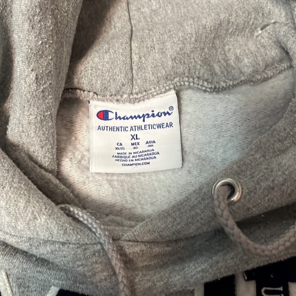 Marymount, California, university. Sweatshirt - Picture 3 of 6